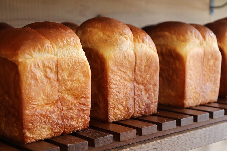 朝8時からパンが豊富に焼き上がっています（2019.03.10）
