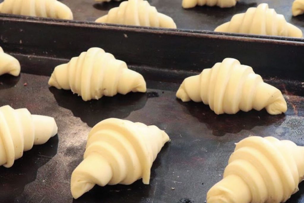発酵バターのクロワッサン、パンオショコラが焼き上がっています（2019.07.27）