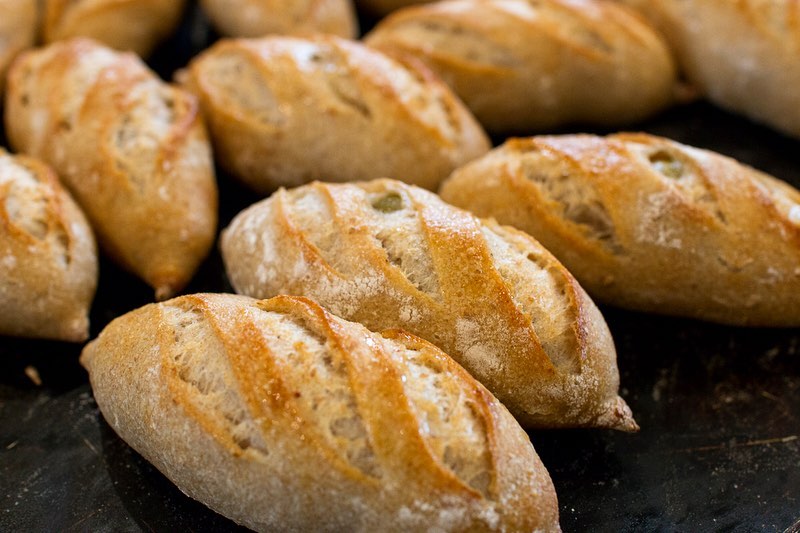 11時半頃からハード系パンが焼き上がっています（2020.02.29）