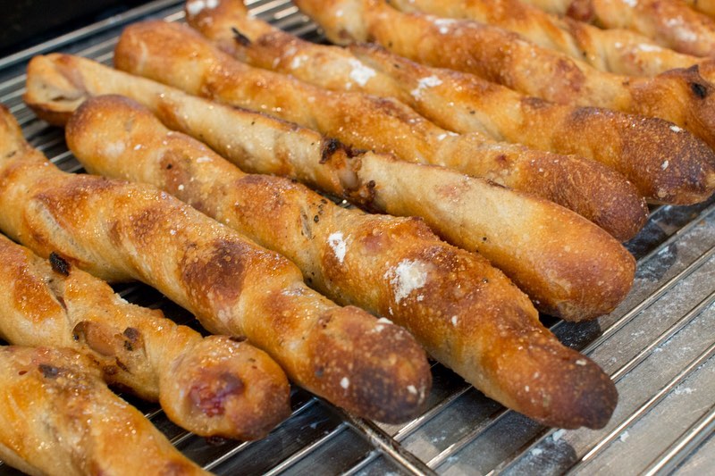 11時半頃からハード系パンが焼き上がっています（2020.02.29）