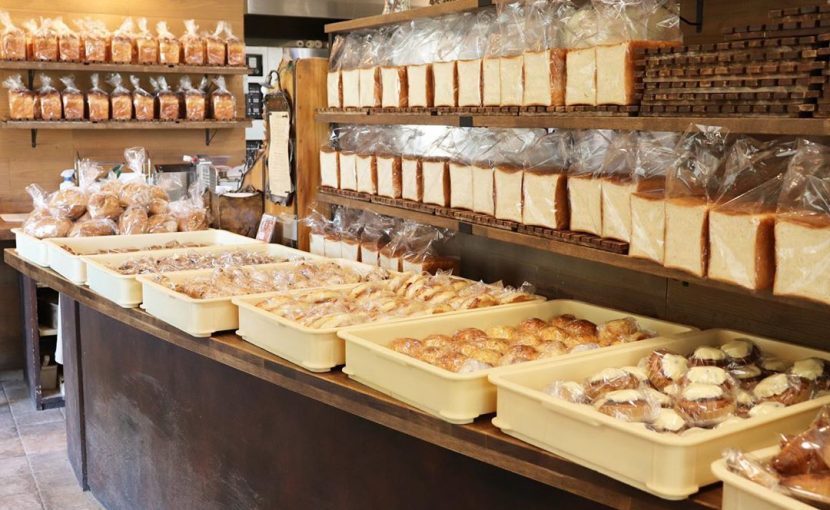 通販用のパンを焼いていると、お店の中が普段とは全く違う雰囲気になります（2020.05.03）