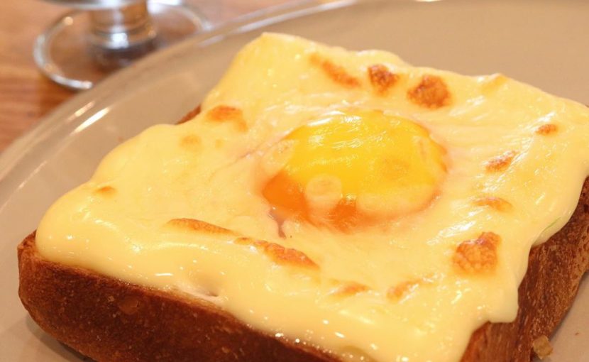 食パンにマヨネーズと卵を乗せてトーストするという食べ方にハマっています（2020.09.07）
