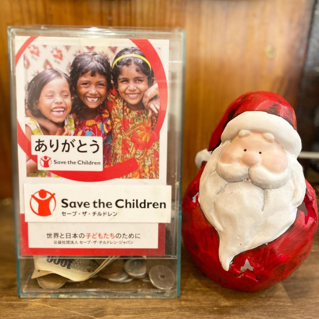 丘パンでは世界と日本の子どもたちへの募金箱を置かせて頂いております（2020.12.22）