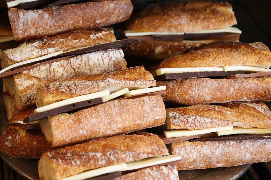 国産小麦を使用した「発酵バターのクロワッサン」「パン・オ・ショコラ」本日もたくさん焼かせていただきます（2021.10.21）
