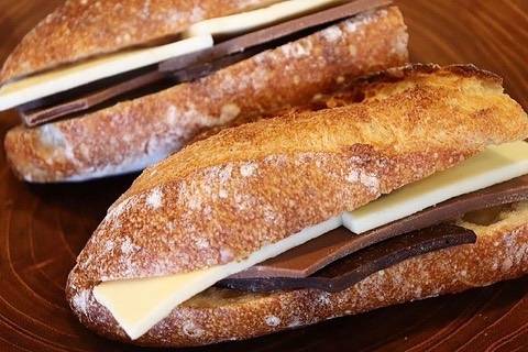「ミラノサラミとクリームチーズのサンド」他、たくさんのバゲットサンド・サンドイッチご用意しています（2021.10.28）