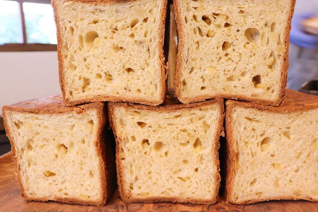 好評いただいています、季節限定の栗のパン「シャテーニュ」は来週の木曜日で終了予定です（2021.10.31）