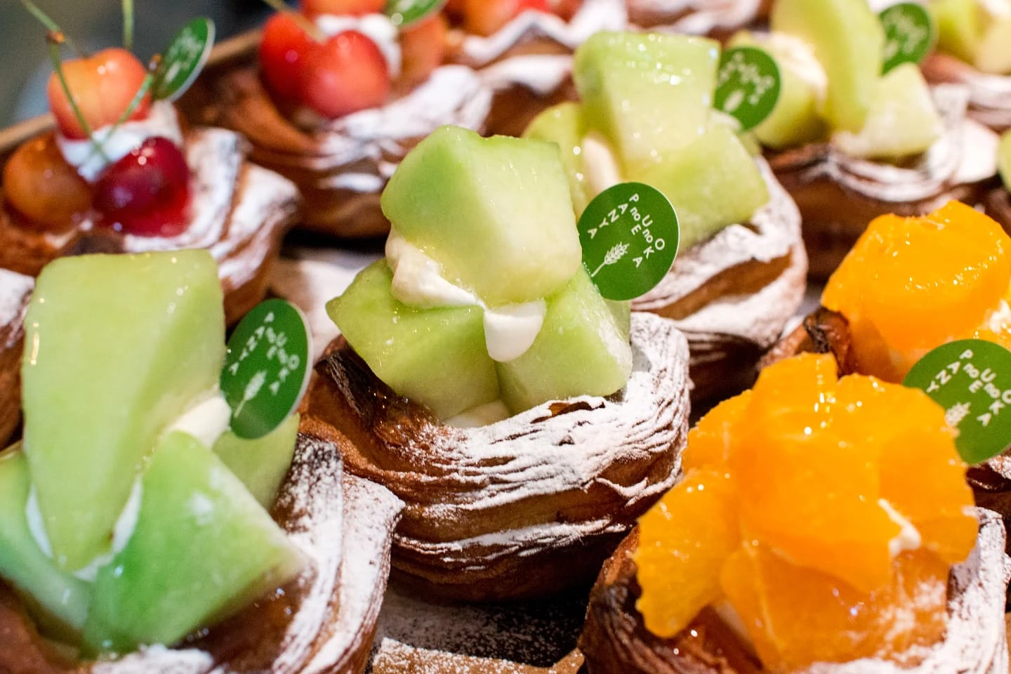 季節の旬のフルーツデニッシュ豊富にご用意しています（2025.07.19）