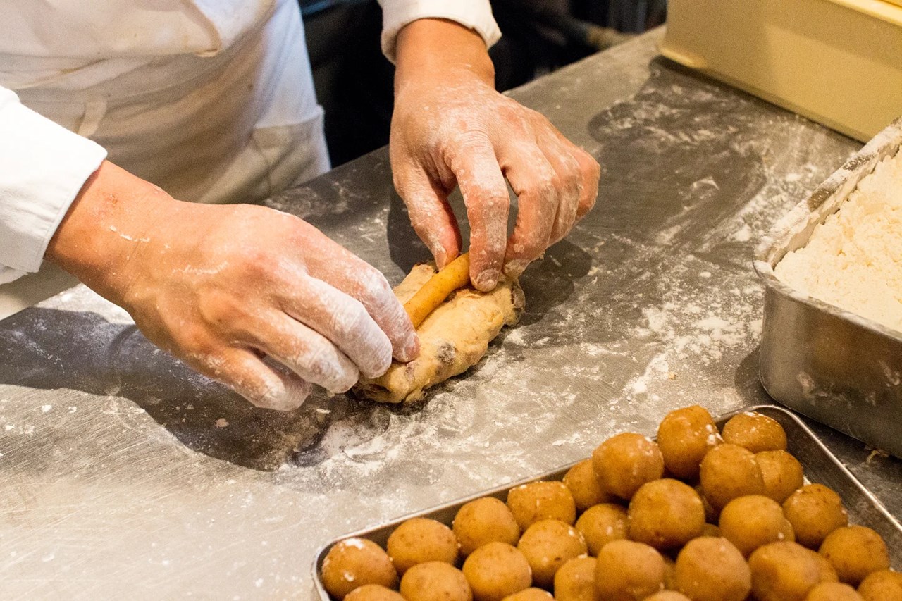 シュトーレンのマジパンはこだわって自家製のものを使用しています（2025.11.09）