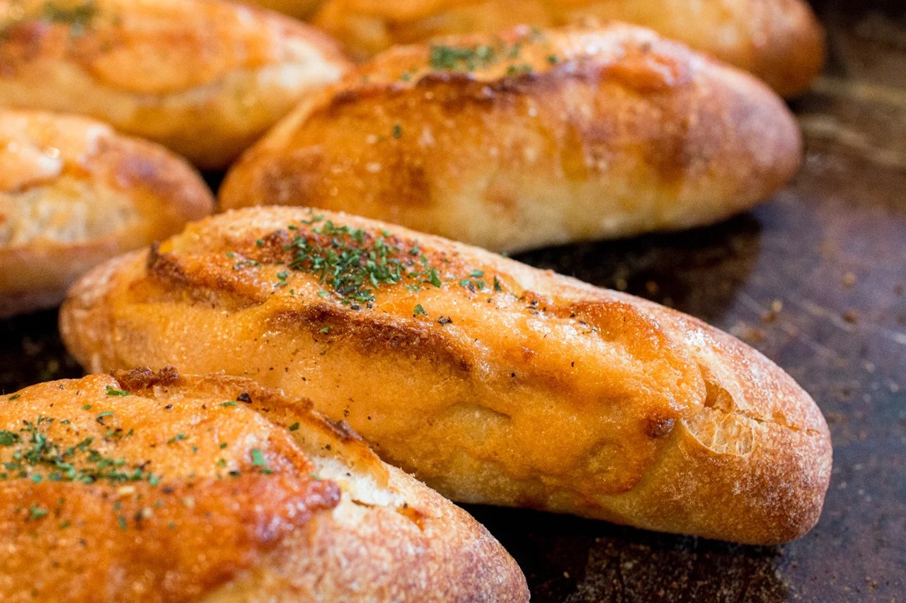 当店自慢の明太フランス、焼き立て出来立てです!(2025.12.16)