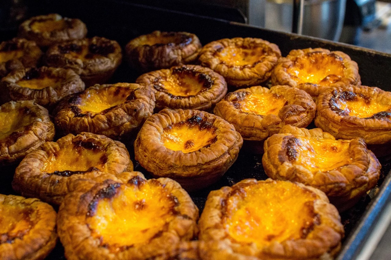 アド街ック天国でもご紹介いただきました、自慢のエッグタルトたくさん焼き上がっています（2026.02.25）