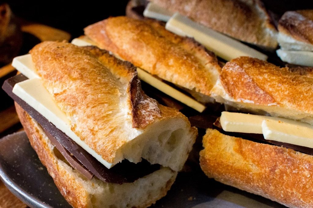 人気の「バゲットショコラ」数量限定でご用意しています（2026.03.24）