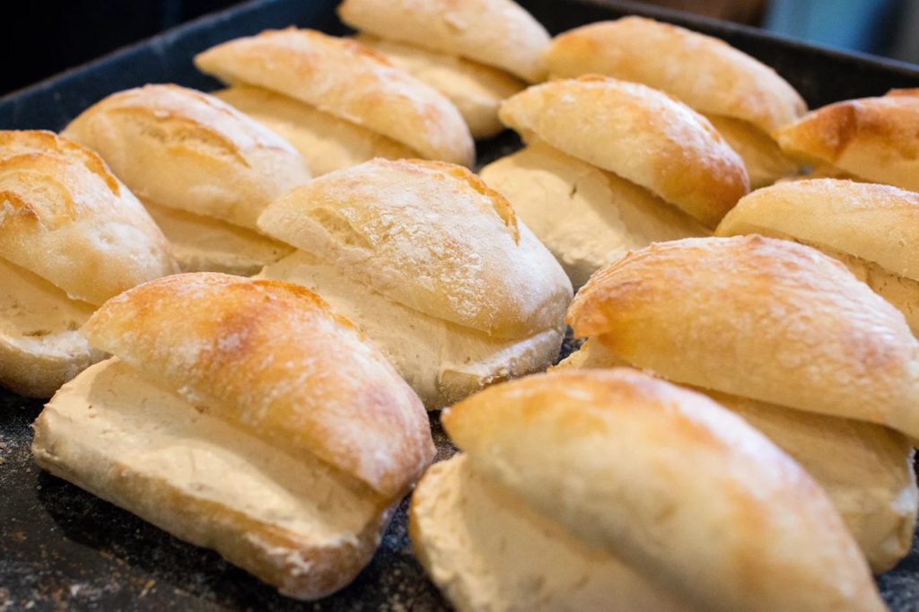 好評いただいています、「自家製練乳のリュスティックサンド」たくさんご用意しています（2026.04.03）