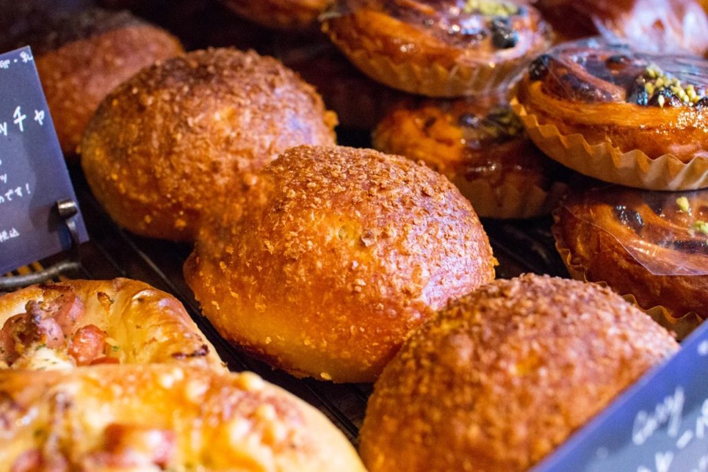 自家製カレーを包んだ焼き立ての「焼きカレーパン」好評いただいてます（2026.04.28）