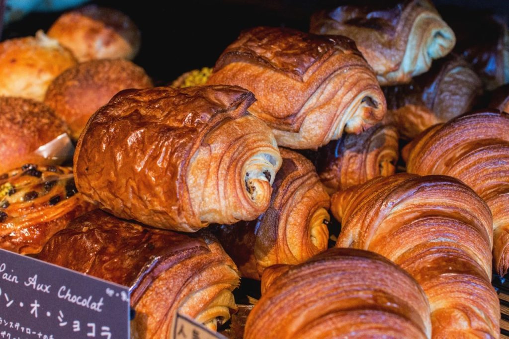 コーヒーや紅茶との相性も抜群「パン・オ・ショコラ」焼き上がっています（2026.05.09）
