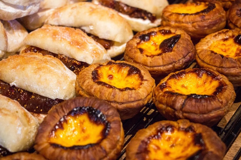 人気のエッグタルトをたくさん焼き上げています(2026.05.22)